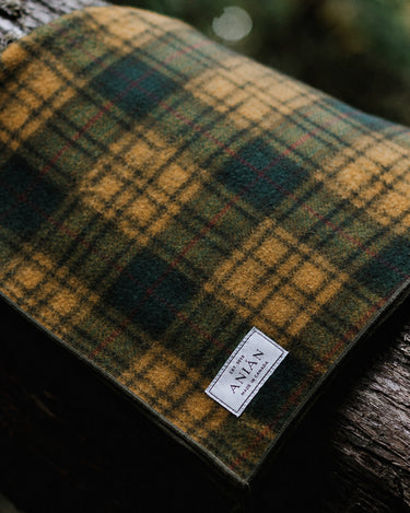 the-florenzia-wool-blanket-dark-green-5