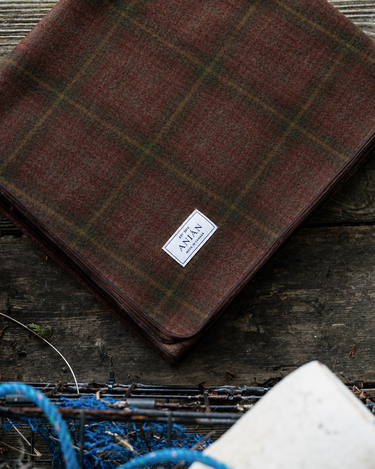 the-florenzia-wool-blanket-dark-green-2
