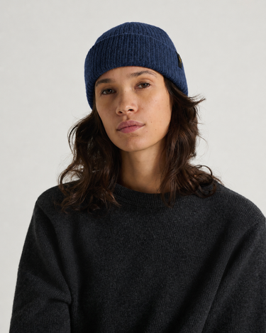 recycled-cashmere-beanie-dark-green-8